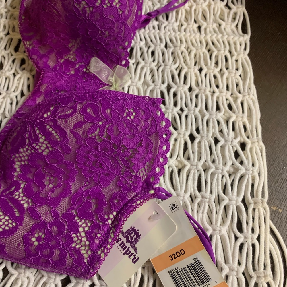 B.tempt’d 32dd pink new bra